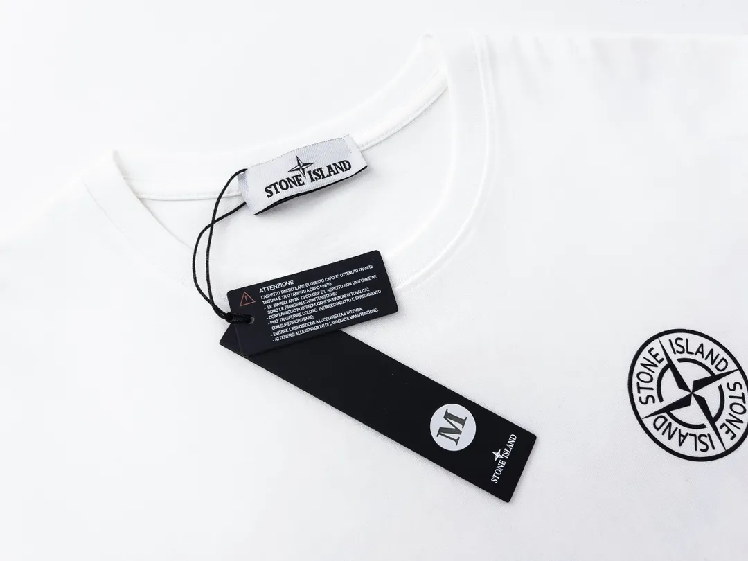 W652#P110💰 [Stone lsland/Stone Island summer new mechanical compass front and back printed pattern short-sleeved T-shirt] ⚠️[Original creation with high control of details] - Made of 260 grams of combed cotton with 32-count double yarn, soft and comfortable to the touch, sweat-absorbent and breathable. - Simple, basic and versatile style, original quality, the first choice for couples. - Made in a large factory, four needles and five threads on the shoulder, neatly arranged, high quality workmanship. - Same style for men and women. Very versatile, one piece for everyone, details are clearly visible. Color: Black White Size: M L